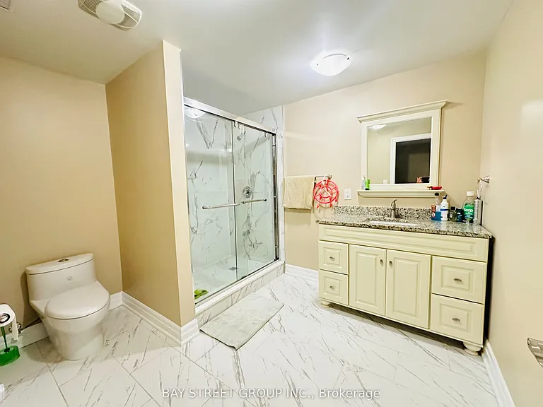 118 Fairglen Ave — Photo 33