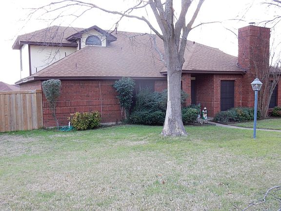 3rd image of 917 Aspen Ct
