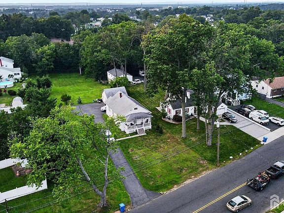 3rd image of 886 Main St