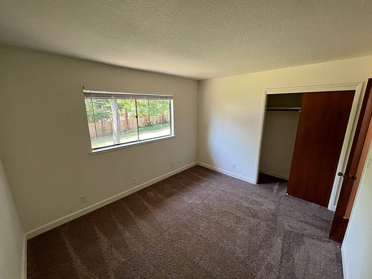 8654 Thelen Ct — Photo 13
