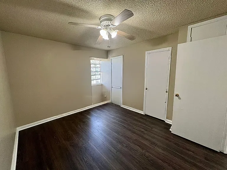 2427 Robley Dr — Photo 5