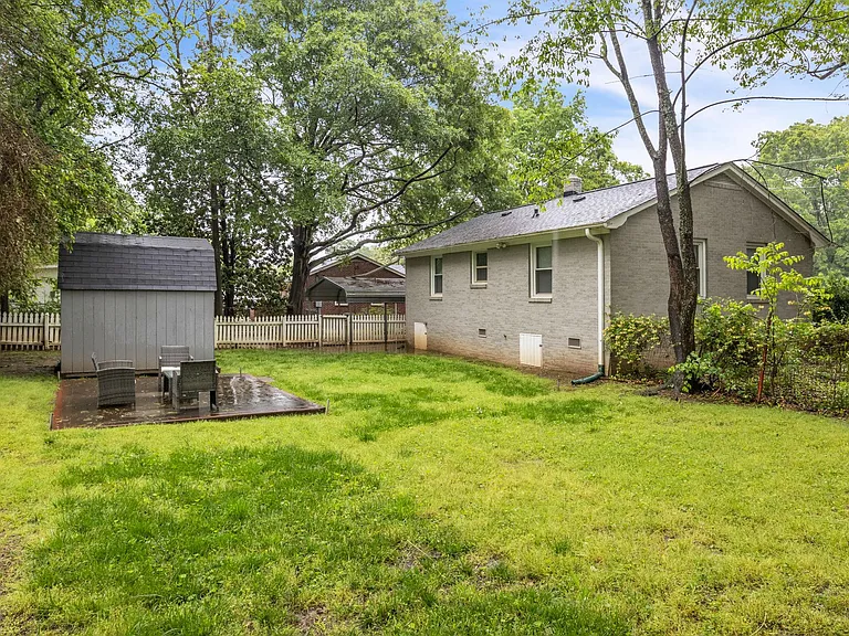 10 Eastwood Ct — Photo 26