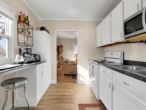 5th image of 303 E Chippewa Ave
