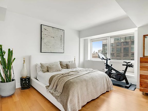 5th image of 440 Kent Ave APT 19D