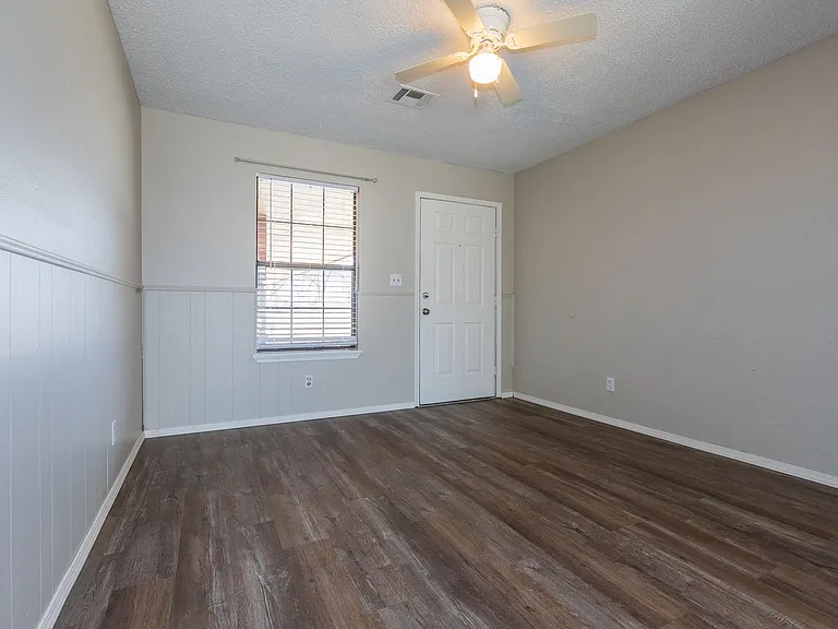 W Lillian St Fourplex — Photo 20