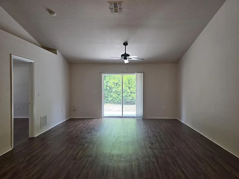 1344 London Ave — Photo 2