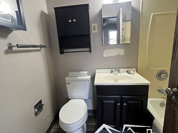 2nd image of 343 E Division St APT 3