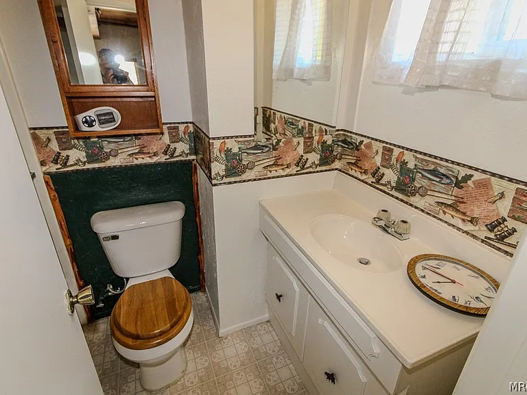 136 Mann Dr — Photo 23