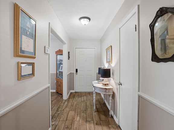 4th image of 203 Chesterfield Rd