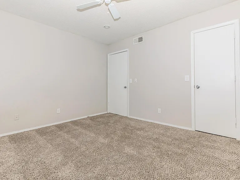 Lincoln Glens Apartments — Photo 37