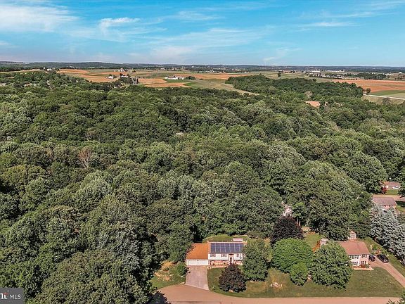 3rd image of 15 Cliffwood Dr