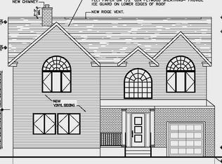 16 Heather Ln, Plainview, NY 11803