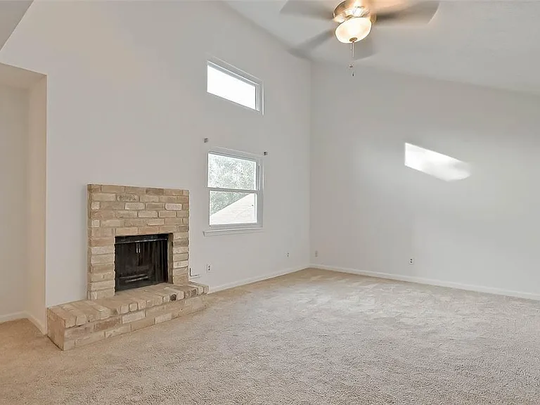 12111 Poulson Dr — Photo 25