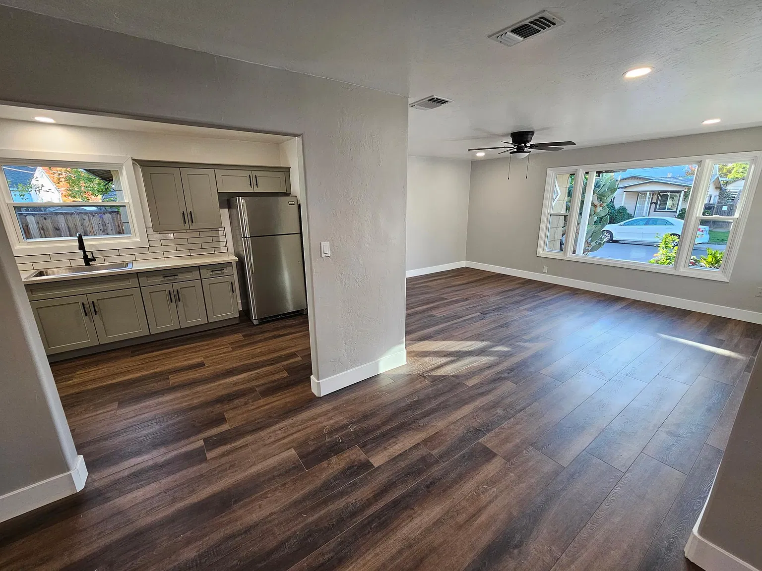 2 bed, 1075 sqft, $2,035 — Photo 4