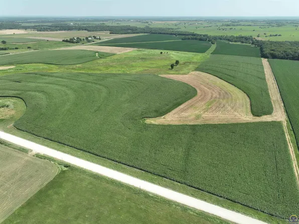 448B Shawnee Rd, Pomona, KS 66076