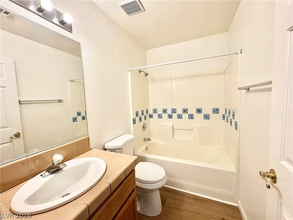 3 bed, 2.0 bath, 1211 sqft, $1,350 — Photo 4
