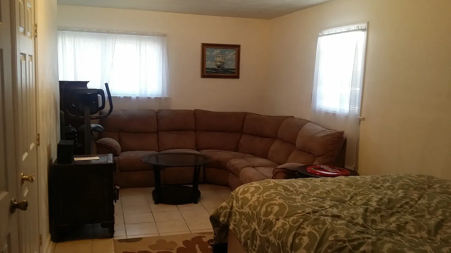 4 bed, 2400 sqft, $2,300 — Photo 4