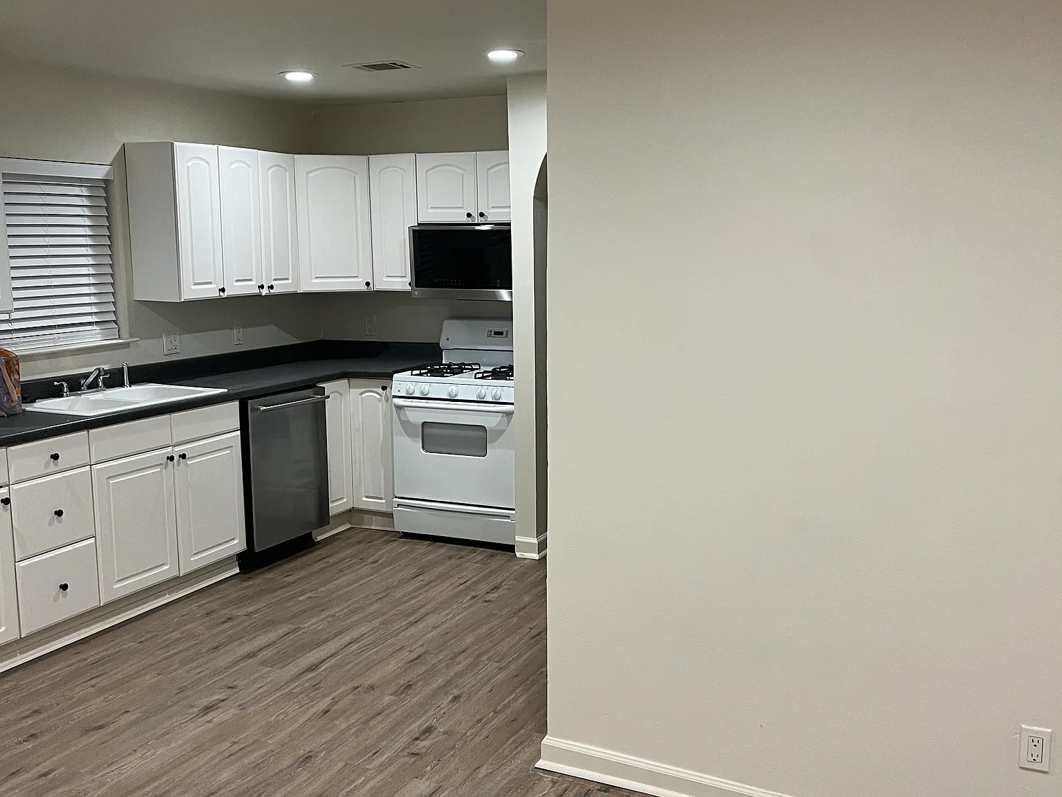 2 bed, 850 sqft, $1,950 — Photo 4