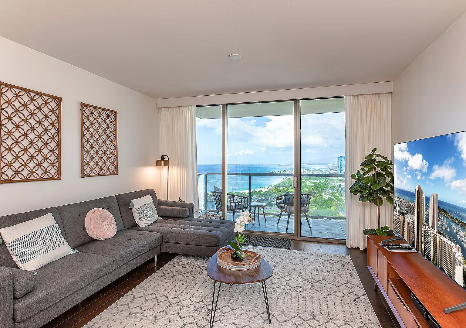 Ocean View 2BD w/ AC/Pool/Gym/1 Parking/Kitchen — Photo 3
