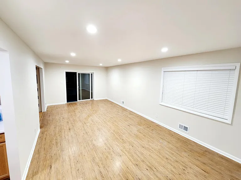 10820 Claire Ln — Photo 4