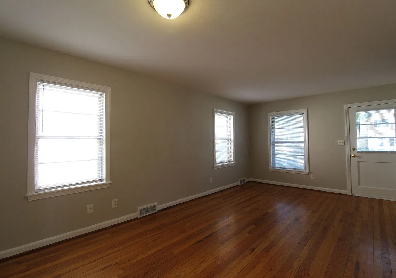 2 Bedroom 1 Bath Duplex in the Waldo Area — Photo 4