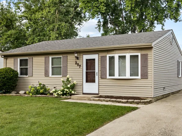 207 Hampdon Ct, Bolingbrook, IL 60440