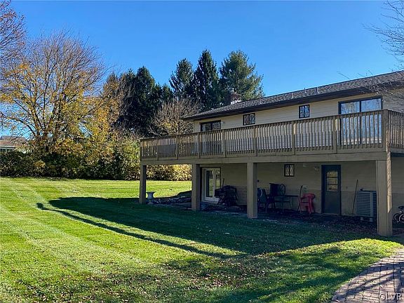 4th image of 599 Linden Cir