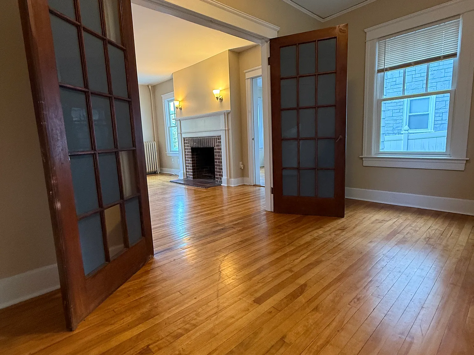 5 bed, 2.5 bath, 1980 sqft, $4,000 — Photo 4