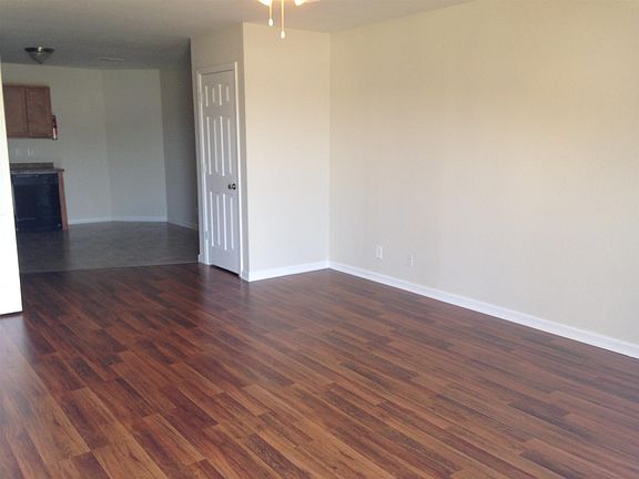 2nd image of 516 Luxury Dr