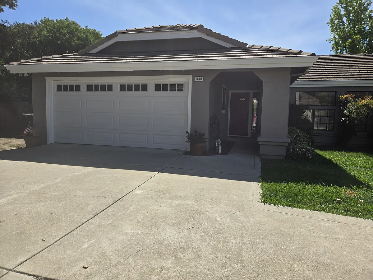 Building Photo - 1640 Lindbergh Dr