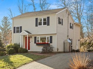 16 Oakdale Rd, North Reading, MA 01864