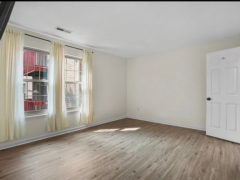 4 Cedar Valley Pl #202 — Photo 8