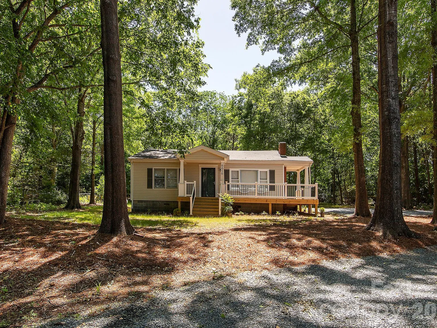 2 bed, 1.0 bath, $2,200 — Photo 2