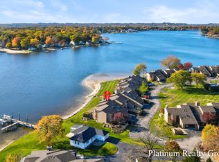 15762 Prospect Point Dr, Spring Lake, MI 49456