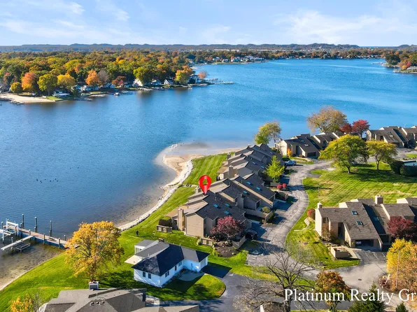 15762 Prospect Point Dr, Spring Lake, MI 49456