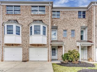 10 Hidden Pond Ct, Raritan, NJ 08869