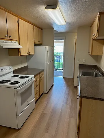 Evergreen Place Apartments — Photo 17