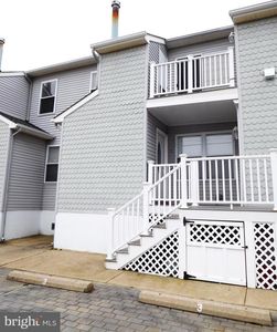 200 N Decatur Ave APT 3, Margate City, NJ, 08402