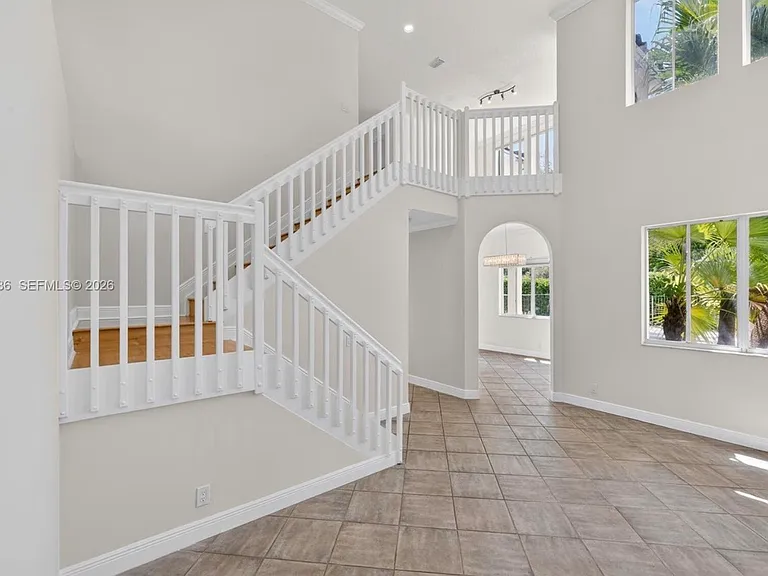 1115 Camellia Cir — Photo 3