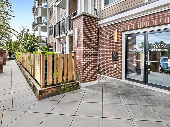 2nd image of 20696 Eastleigh Cres #317