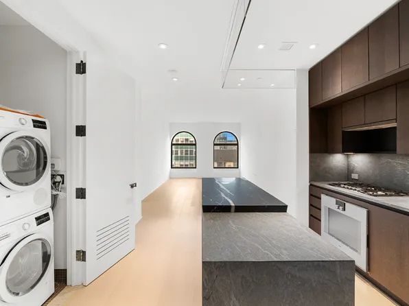 130 William Street image 2 of 16