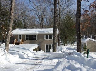 810 Woodland Ct, Lords Valley, PA 18428