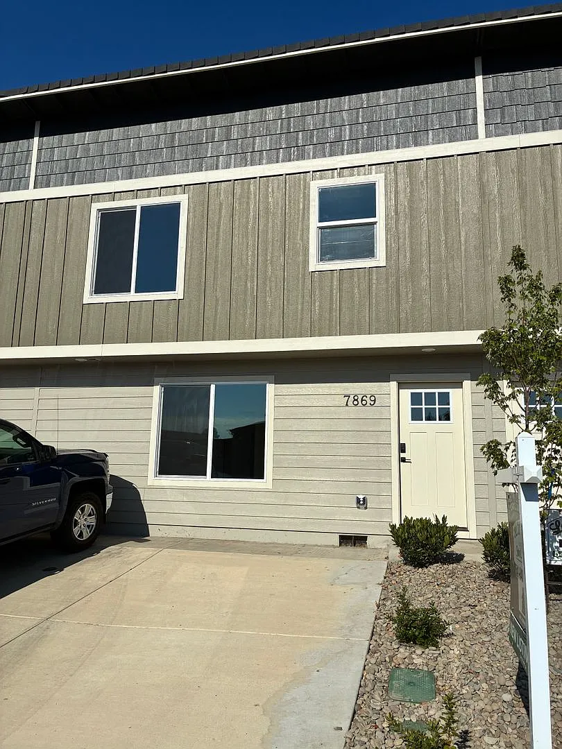7869 Houston Loop — Photo 2