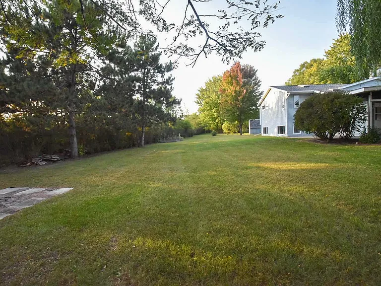 2501 Thomas Ct — Photo 26