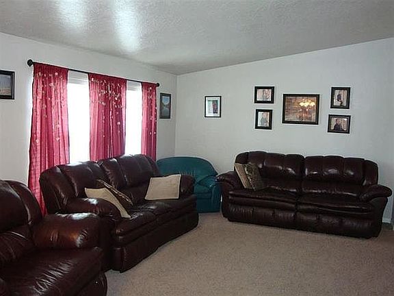 3rd image of 775 E Woodland Dr