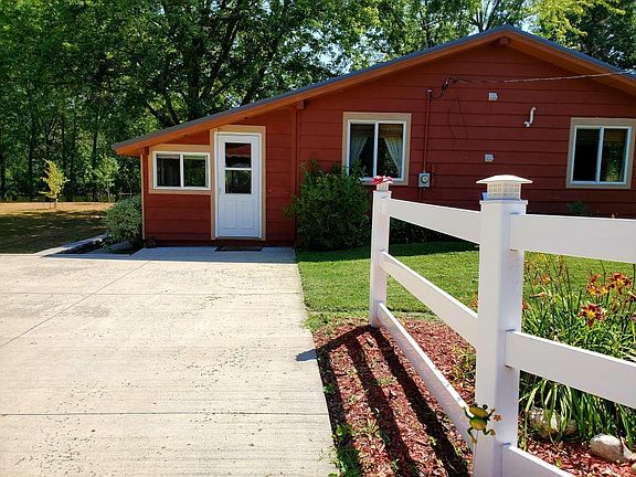 3rd image of 492 S Tetonka Bay Dr