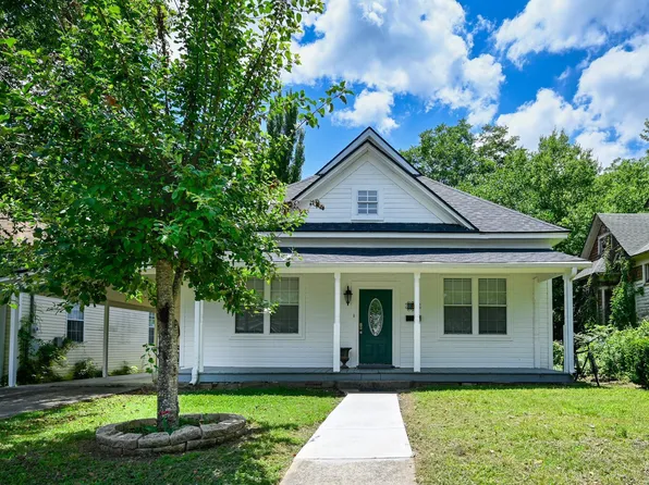 407 10th St, Mena, AR 71953