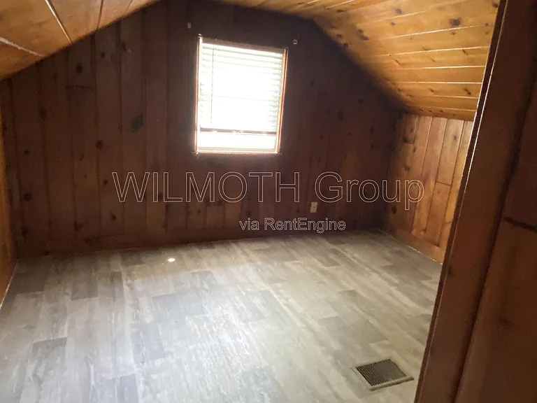 607 N Tibbs Ave — Photo 8