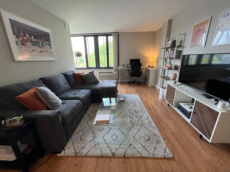 2007 N Sedgwick St #404 — Photo 6