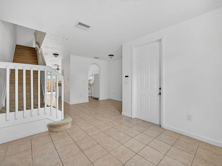1575 NE 33rd Ave #105 — Photo 5